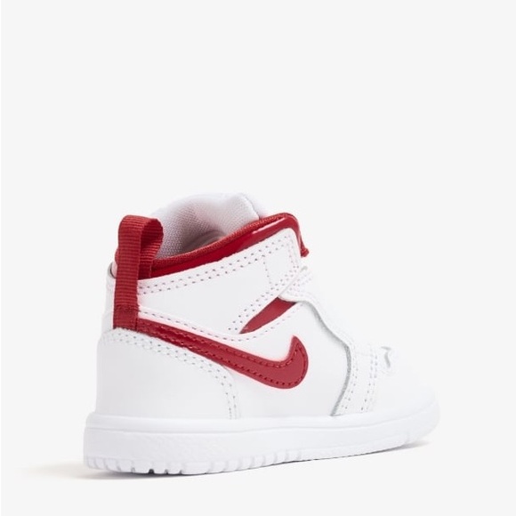 Toddler 10c sky jordan 1 mid
"summit white varsity red" brand new with box - Picture 3 of 11